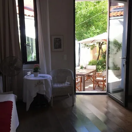 La Petite Maison Bed and breakfast *